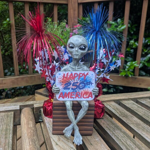 Alien Invasion™ – Milkyway Messenger ‘Happy 250th Birthday’ Patriotic 10″ H ‘Independence Day’ Shelf Sitter Alien Statue – Alien Gray