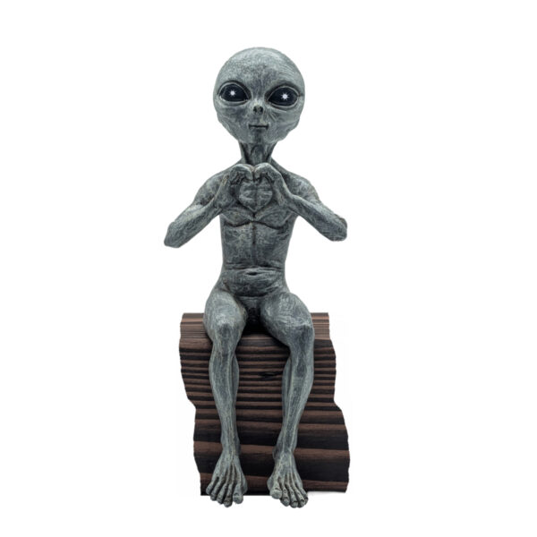 Alien Invasion “Heart Hands” Alien Figurine Ledge Lounger 10 Inch H Funny Home or Garden Alien Statue - Alien Gray